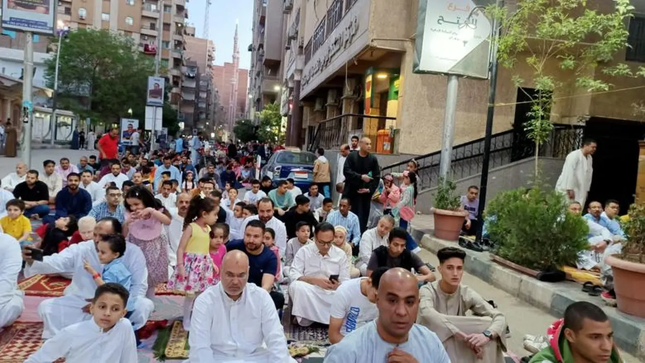 تردد قنوات بث تكبيرات العيد على قمري نايل سات وعرب سات الحالي